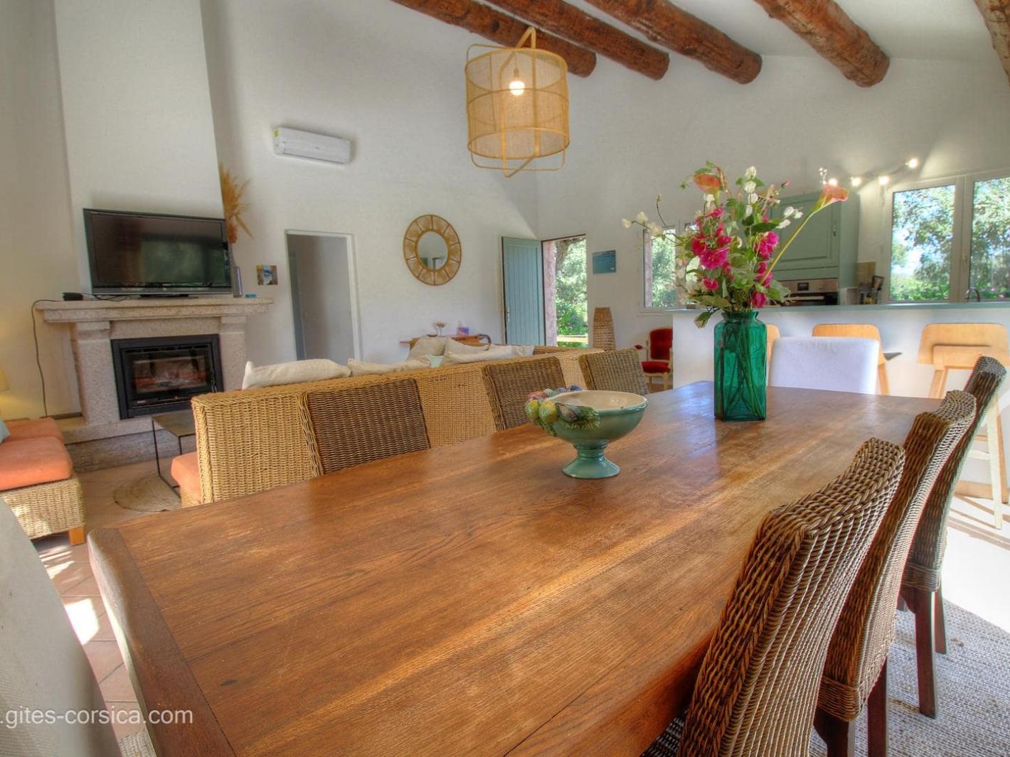 Espace repas intérieur