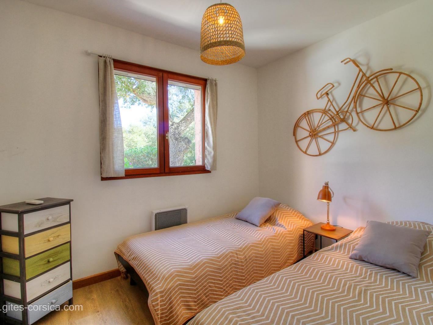 Chambre côté jardin,