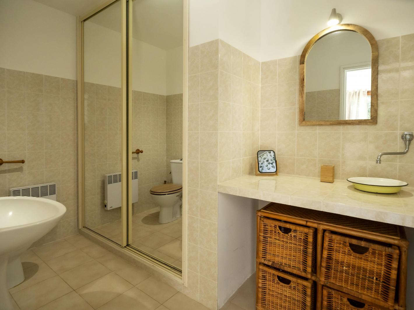 Salle de douche chambre double indépendante / piscine